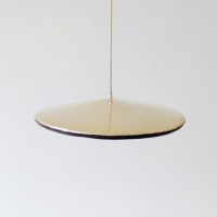 <a href=https://www.galeriegosserez.com/gosserez/artistes/loellmann-valentin.html>Valentin Loellmann </a> - Brass - Hanging lamp